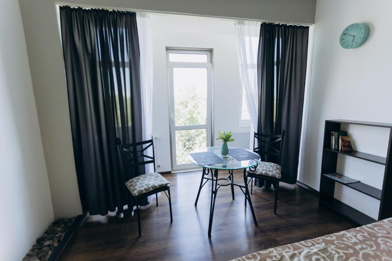 Apartments Біля Жд Вокзалу Ivano-Frankivsk Exteriör bild
