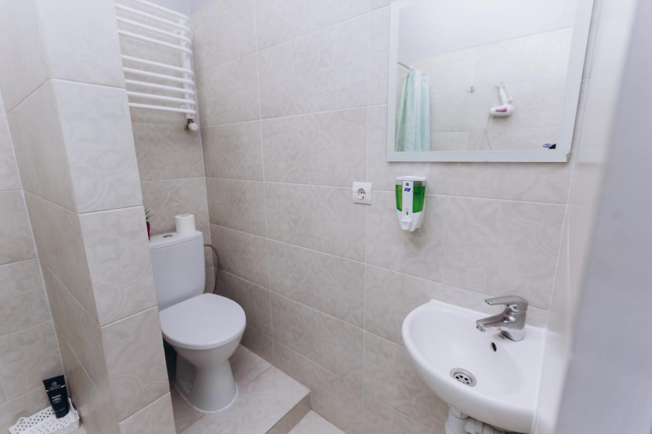 Apartments Біля Жд Вокзалу Ivano-Frankivsk Exteriör bild