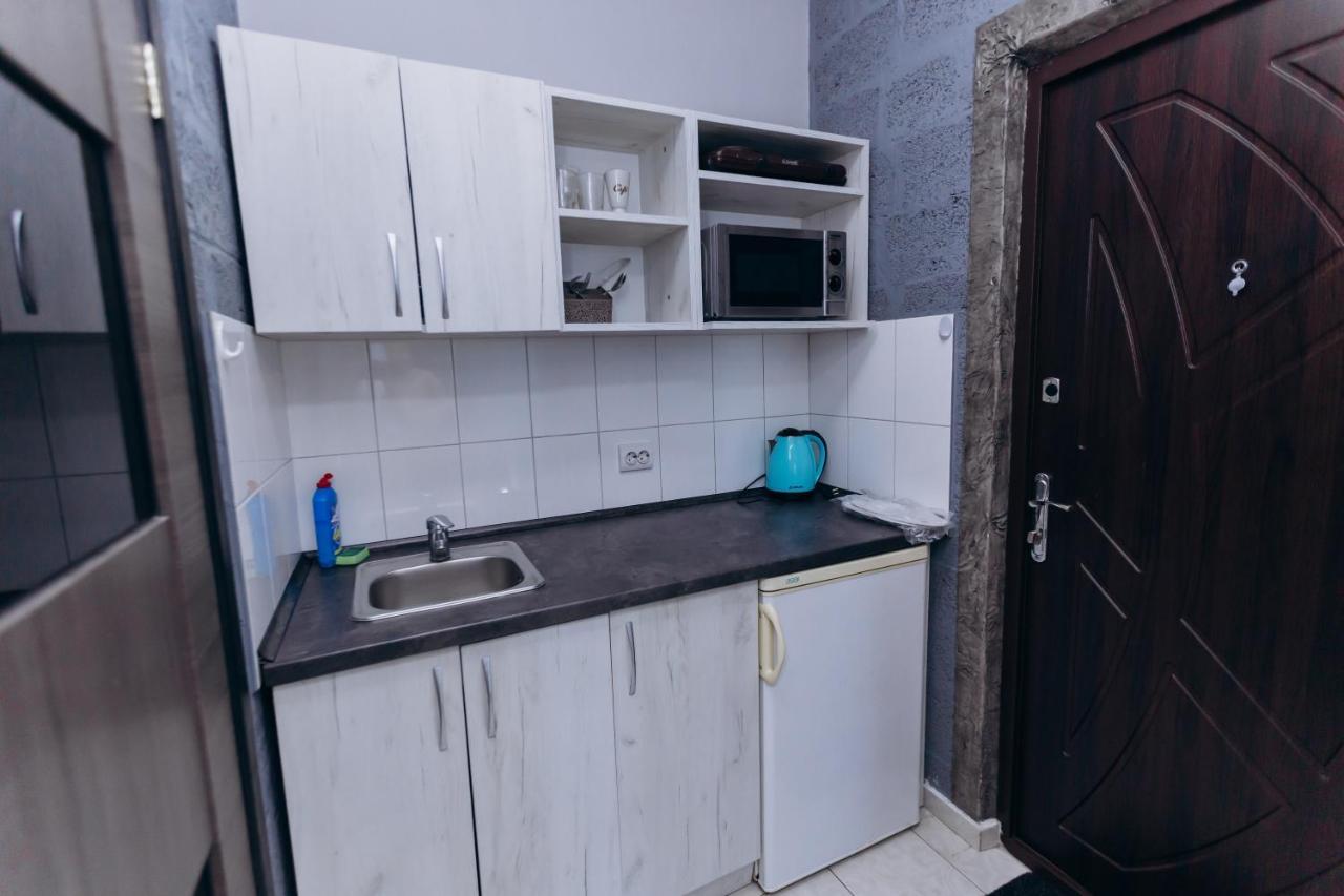 Apartments Біля Жд Вокзалу Ivano-Frankivsk Exteriör bild